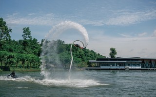 Bay giữa Lamori với flyboard đỉnh cao