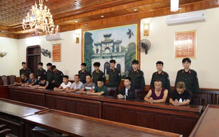 Đột kích sới bạc "núp bóng" trang trại bao quanh bằng hàng rào dây thép gai