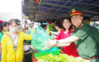 "Gian hàng 0 đồng, gắn kết tình Quân - Dân" ở TP HCM