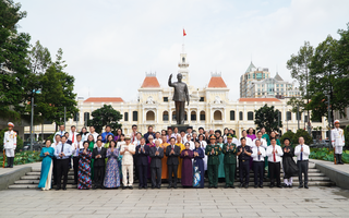 Lãnh đạo TP HCM dâng hoa, dâng hương tưởng nhớ Chủ tịch Hồ Chí Minh và các Anh hùng liệt sĩ