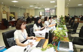 Kho bạc làm việc xuyên lễ, phối hợp chi trả 100.000 đồng quà Quốc khánh