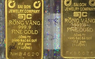 Giá vàng miếng SJC tự do vượt 133 triệu đồng/lượng, chợ mua bán vàng trên mạng "nóng rực"