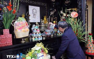Tổng Bí thư Tô Lâm dâng hương tại nơi Chủ tịch Hồ Chí Minh viết Tuyên ngôn Độc lập