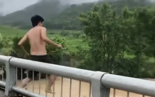 Thấy người khác nhảy cầu, đứng quay clip không can ngăn, có bị xử lý?
