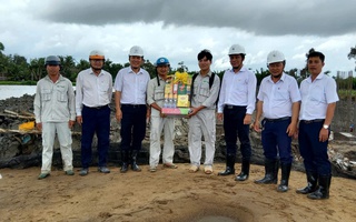 Ngành điện miền Nam xuyên lễ 2-9 trên những công trình lưới điện