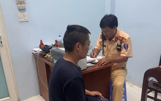Phạt hành chánh tài xế xe đầu kéo "buồn chuyện gia đình" nên lạng lách