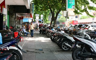 Người dân TP HCM chờ đề án thu phí vỉa hè mới