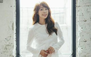 Nữ ca sĩ Lee Min qua đời đột ngột ở tuổi 46