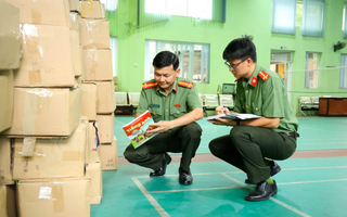 Phá đường dây sản xuất, buôn bán 185.000 cuốn sách giáo khoa giả, bắt một giám đốc