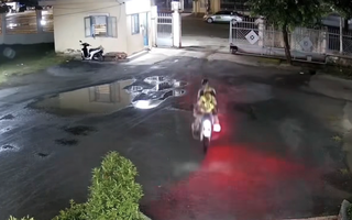 Clip: Cảnh sát giao thông Đồng Nai đưa bé gái 1 tuổi bị co giật cấp cứu kịp thời trong đêm