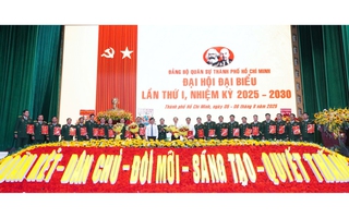 Xây dựng lực lượng vũ trang TP HCM chính quy, hiện đại