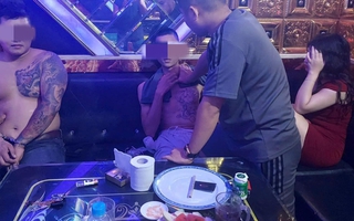 Bí mật sau cánh cửa phòng hát VIP 5 ở karaoke P.S