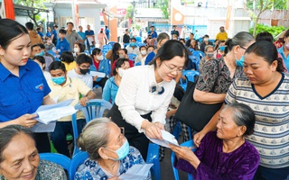 Ấm áp chương trình chăm lo an sinh xã hội tại phường Tân Tạo