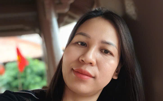 Bên cây bàng