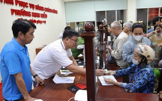Nhiều nơi làm việc xuyên đêm để tặng 100.000 đồng cho người dân dịp Quốc khánh 2-9