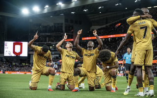 Crystal Palace thăng hoa, hạ gục Aston Villa 3-0 tại Villa Park