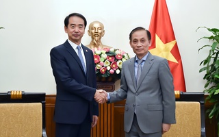 Quyền Bộ trưởng Ngoại giao Lê Hoài Trung tiếp Đại sứ Trung Quốc Hà Vĩ