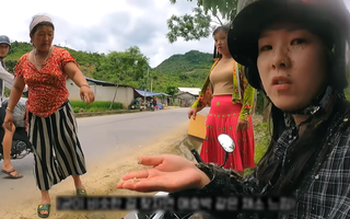 Ngã xe giữa cao nguyên đá, du khách Hàn xúc động vì nghĩa tình người bản địa