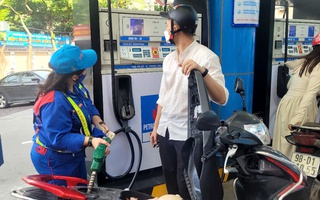 Giá xăng giảm nhẹ, dầu diesel tăng lên 18.643 đồng/lít