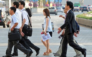 Từ Mỹ, Đức đến Hàn Quốc: Việc làm truyền thống đang bị bào mòn