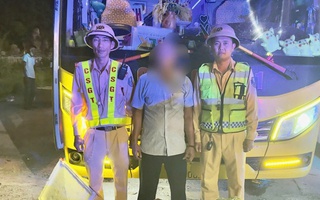 Liên tiếp phát hiện tài xế "làm liều" trên quốc lộ