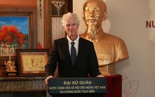 Trao Kỷ niệm chương tặng đạo diễn phim Thụy Điển "Victory Vietnam"