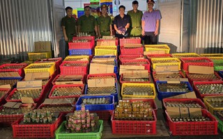 Cận cảnh quy mô gây choáng của "tổng kho" sản xuất nước yến giả tại Đà Nẵng