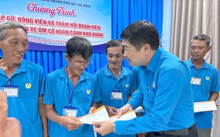 Đoàn viên nghiệp đoàn xe ôm ở TP HCM đi từ bất ngờ đến xúc động