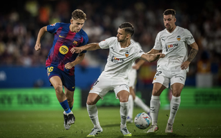 Barcelona "hủy diệt" Valencia 6 bàn, áp sát ngôi đầu La Liga