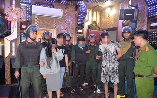 CLIP: Thiếu tướng Lê Quang Nhân chỉ đạo đột kích 4 tụ điểm "bay lắc", tạm giữ 148 người
