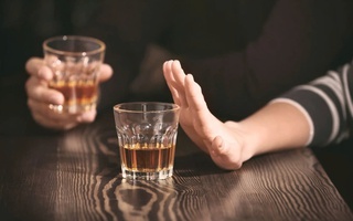 Cứu người đàn ông ngộ độc cồn công nghiệp