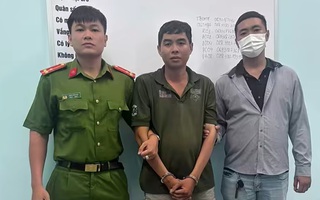 Bắt kẻ cạy cốp xe người phụ nữ trước cổng trường tiểu học ở TP HCM