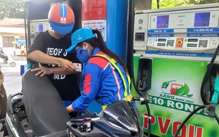 Giá xăng RON 95 tăng lên 20.608 đồng/lít