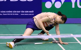 Thùy Linh bất ngờ bỏ cuộc trong set 2 giải super 750