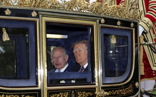 Anh bắn 41 phát đại bác chào đón Tổng thống Mỹ Donald Trump