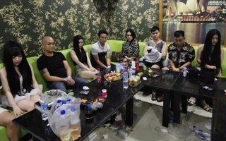 Nhóm nam nữ làm điều phạm pháp bên trong quán karaoke tại Đà Nẵng