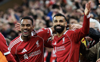 Trung vệ thành người hùng, Liverpool thắng nghẹt thở ở phút 90+2