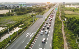 Từ hôm nay, xe khách trên 29 chỗ, xe tải trên 7,5 tấn không đi vào làn 1 ở cao tốc
