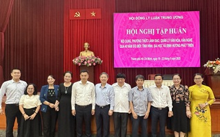 Phát triển văn hóa gắn với bản sắc
