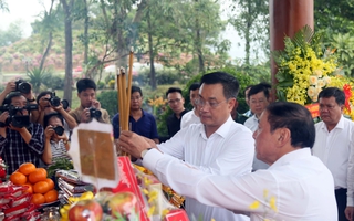 Khánh thành khu tưởng niệm 16 thanh niên xung phong hy sinh ở Bến phà Long Đại
