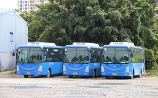 Xe buýt 60-5 “cứu nguy” sinh viên KTX khu B