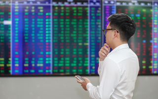 Chứng khoán bứt phá: Người vui vẻ, kẻ thở dài