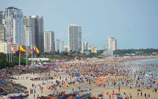 Biển Vũng Tàu ken đặc người chiều 2-9