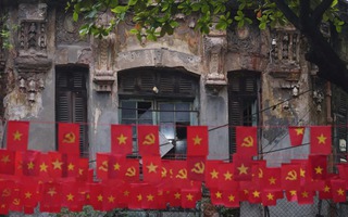 [SPECIAL] Photos show city balconies united under red flags for Vietnam’s National Day
