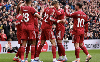 Hạ tiếp Everton, Liverpool giữ mạch toàn thắng Giải Ngoại hạng Anh