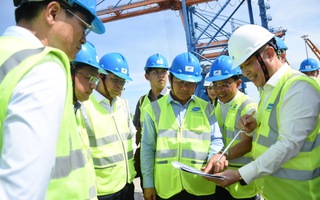 Chủ tịch UBND TP HCM Nguyễn Văn Được khảo sát
tiềm năng phát triển cảng biển
