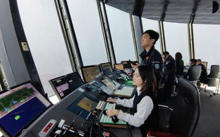Siêu bão Ragasa mạnh nhất lịch sử trên Biển Đông, Quản lý bay họp khẩn