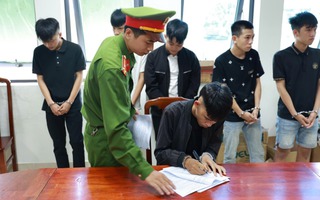 Trong một đêm, 16 thanh niên vướng lao lý vì làm chuyện tày đình