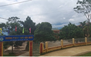 Sập trụ cổng trường, 2 anh em ruột tử vong