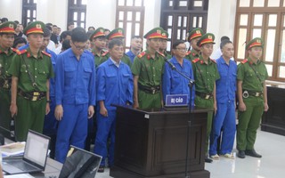 Hình ảnh 2 cựu giám đốc Điện lực Bình Thuận hầu tòa sáng 23-9
